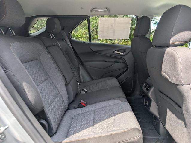 Photo of 2022 Silver Ice Metallic Chevrolet Equinox