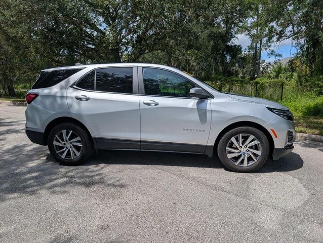 Photo of 2022 Silver Ice Metallic Chevrolet Equinox