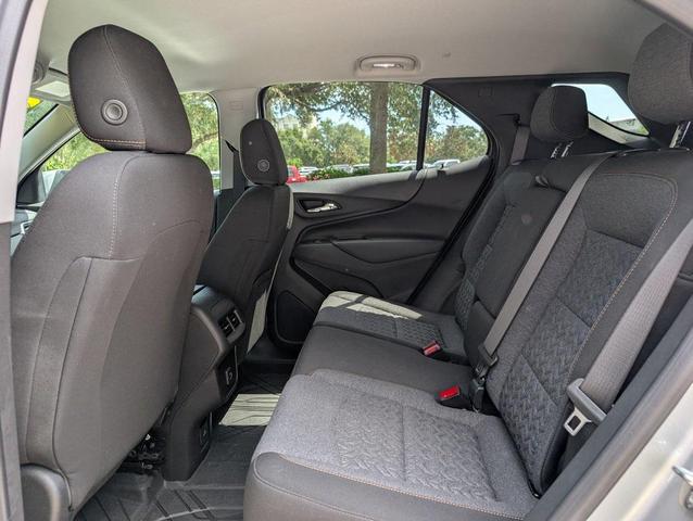 Photo of 2022 Silver Ice Metallic Chevrolet Equinox