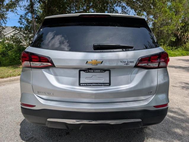 Photo of 2022 Silver Ice Metallic Chevrolet Equinox