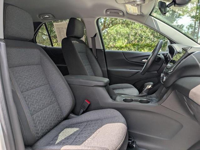Photo of 2022 Silver Ice Metallic Chevrolet Equinox