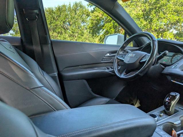 Photo of 2021 Crystal White Tricoat Cadillac XT4