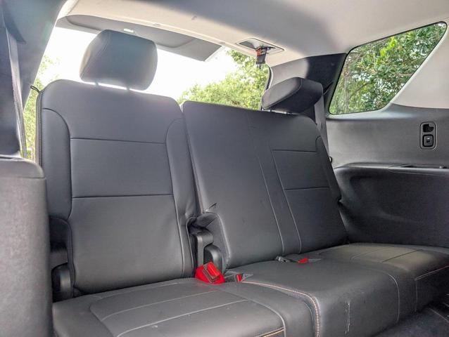 Photo of 2021 Iridescent Pearl Tricoat Chevrolet Traverse