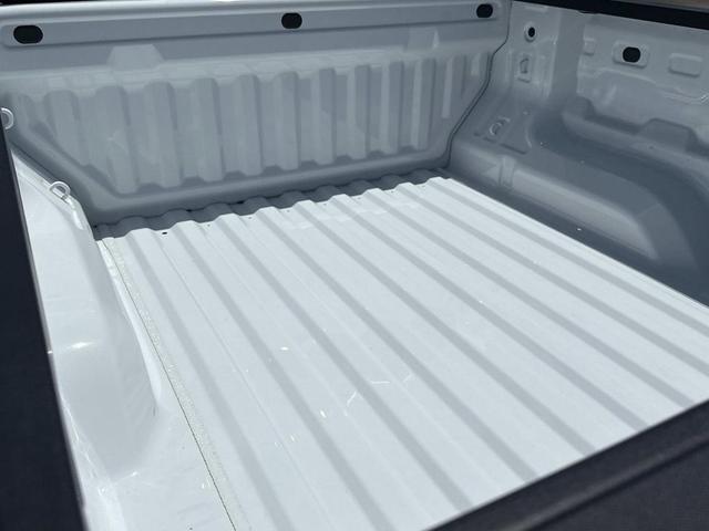 Photo of 2025 Summit White Chevrolet Colorado