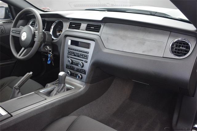 Photo of 2011 Ebony Ford Mustang
