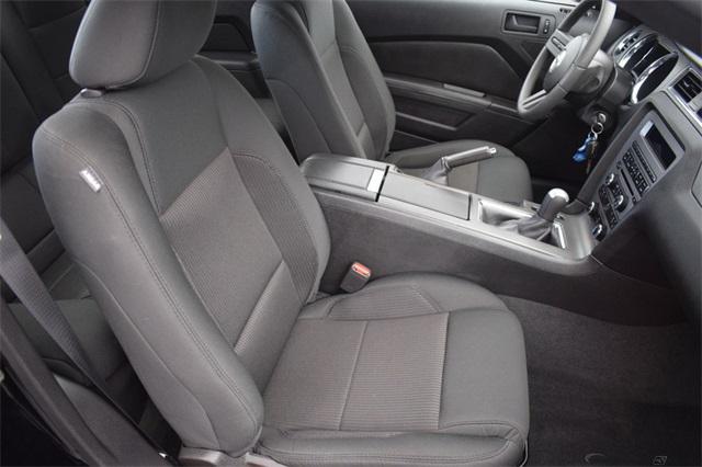 Photo of 2011 Ebony Ford Mustang