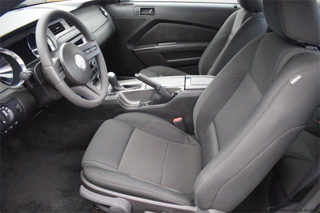 Photo of 2011 Ebony Ford Mustang