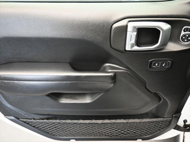 Photo of 2021 Bright White Clearcoat Jeep Wrangler
