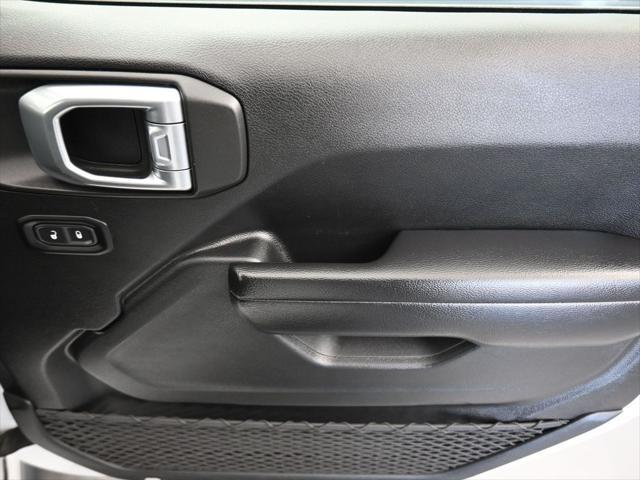 Photo of 2021 Bright White Clearcoat Jeep Wrangler
