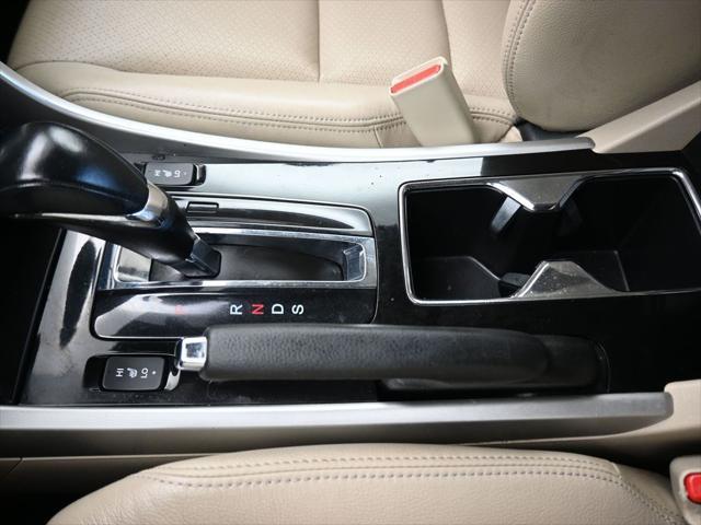 Photo of 2016 White Orchid Pearl Honda Accord
