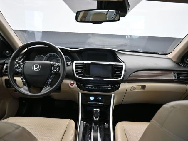 Photo of 2016 White Orchid Pearl Honda Accord
