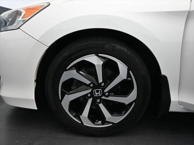 Photo of 2016 White Orchid Pearl Honda Accord