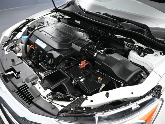 Photo of 2016 White Orchid Pearl Honda Accord