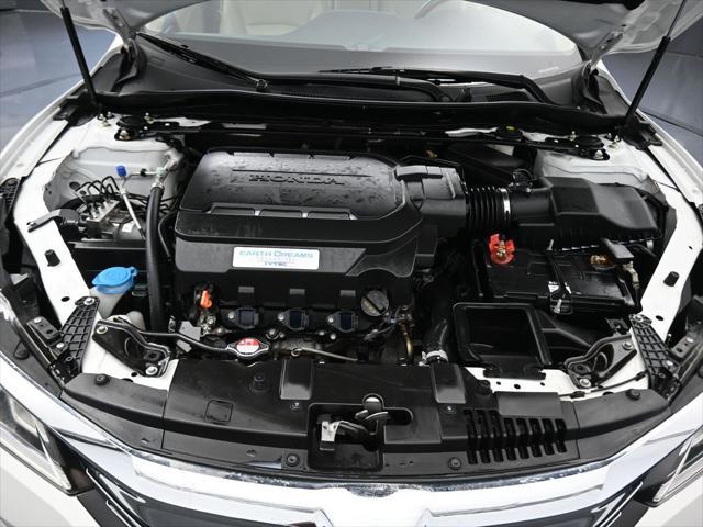 Photo of 2016 White Orchid Pearl Honda Accord