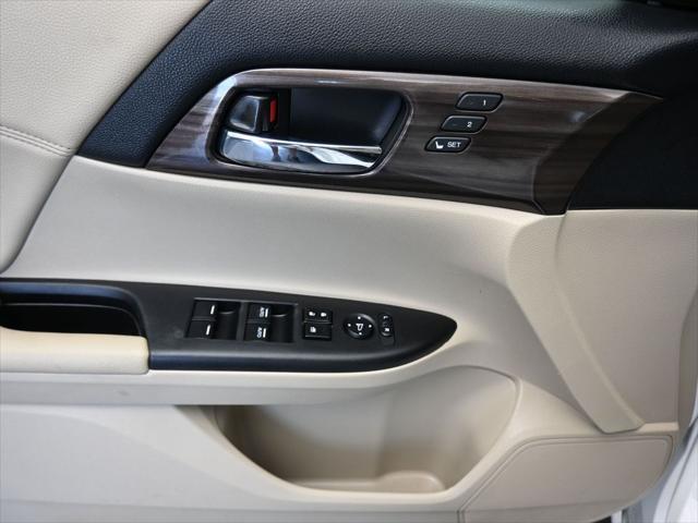Photo of 2016 White Orchid Pearl Honda Accord