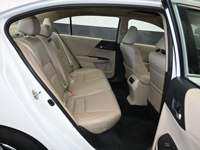 Photo of 2016 White Orchid Pearl Honda Accord