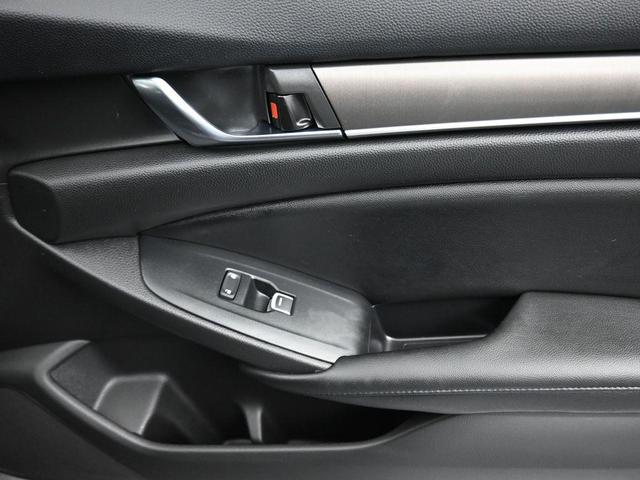 Photo of 2021 Crystal Black Pearl Honda Accord