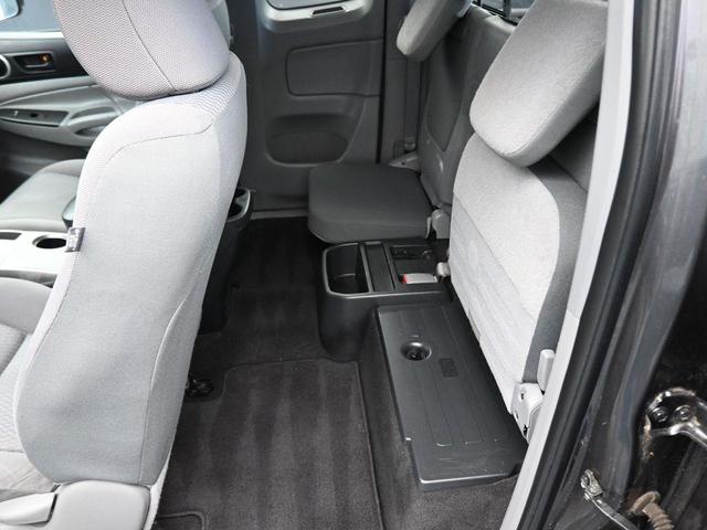 Photo of 2013 Magnetic Gray Metallic Toyota Tacoma