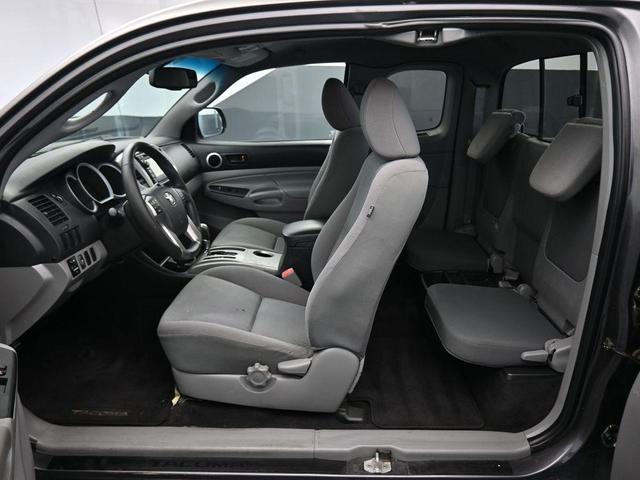 Photo of 2013 Magnetic Gray Metallic Toyota Tacoma