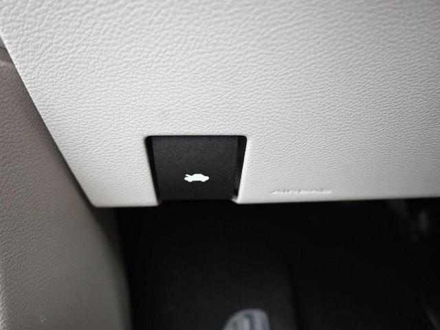 Photo of 2022 Brilliant Black Crystal Pearlcoat Chrysler Pacifica