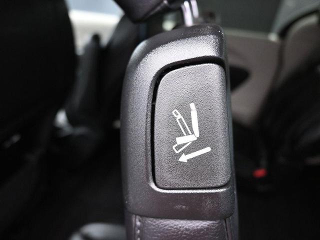 Photo of 2022 Brilliant Black Crystal Pearlcoat Chrysler Pacifica