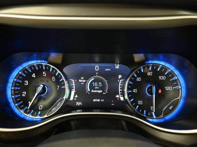 Photo of 2022 Brilliant Black Crystal Pearlcoat Chrysler Pacifica