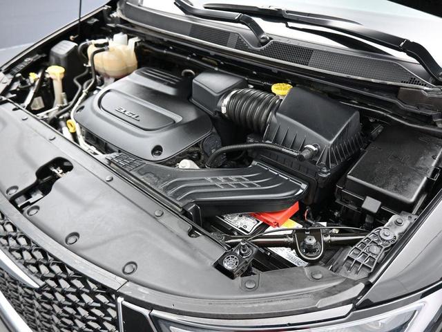 Photo of 2022 Brilliant Black Crystal Pearlcoat Chrysler Pacifica