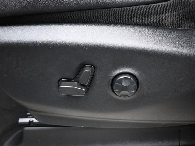 Photo of 2022 Brilliant Black Crystal Pearlcoat Chrysler Pacifica