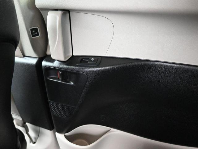 Photo of 2022 Brilliant Black Crystal Pearlcoat Chrysler Pacifica