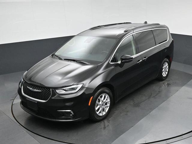 Photo of 2022 Brilliant Black Crystal Pearlcoat Chrysler Pacifica