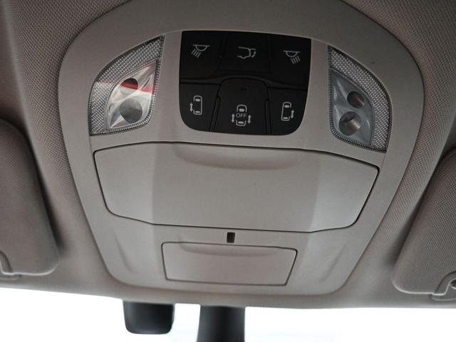 Photo of 2022 Brilliant Black Crystal Pearlcoat Chrysler Pacifica