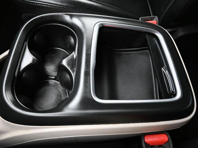 Photo of 2022 Brilliant Black Crystal Pearlcoat Chrysler Pacifica