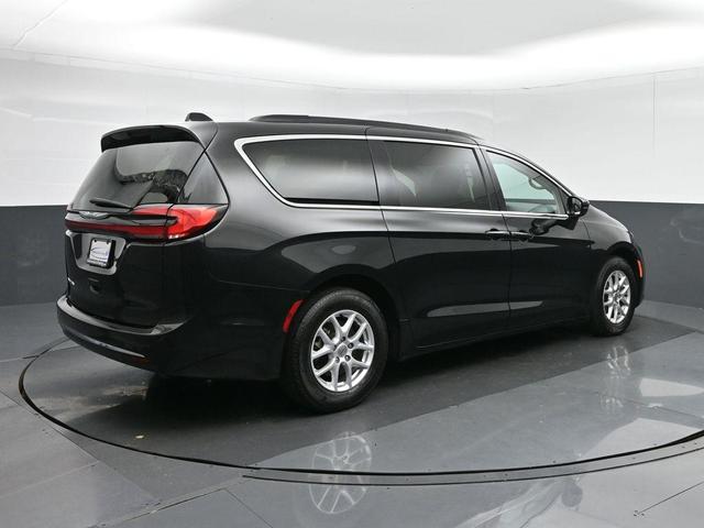 Photo of 2022 Brilliant Black Crystal Pearlcoat Chrysler Pacifica