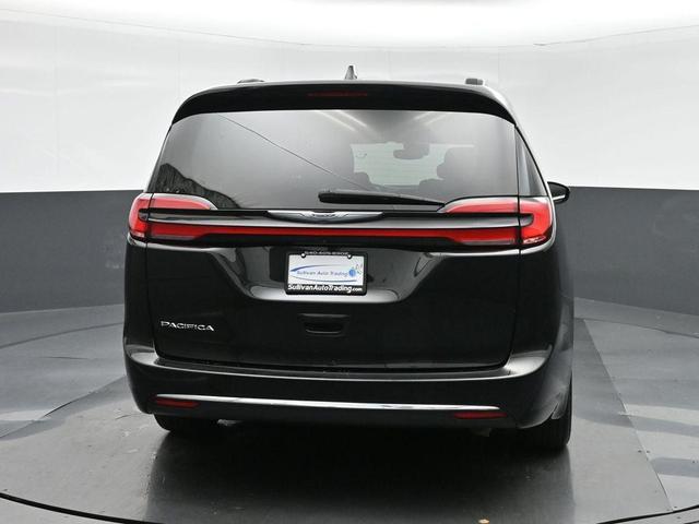 Photo of 2022 Brilliant Black Crystal Pearlcoat Chrysler Pacifica