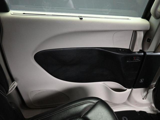 Photo of 2022 Brilliant Black Crystal Pearlcoat Chrysler Pacifica