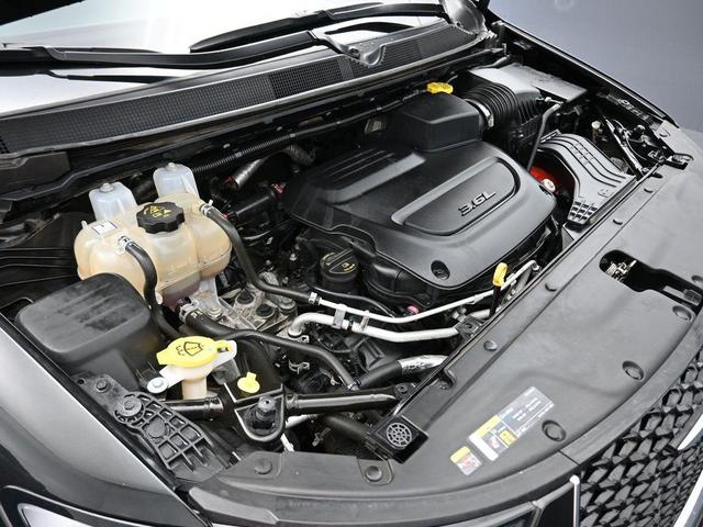 Photo of 2022 Brilliant Black Crystal Pearlcoat Chrysler Pacifica