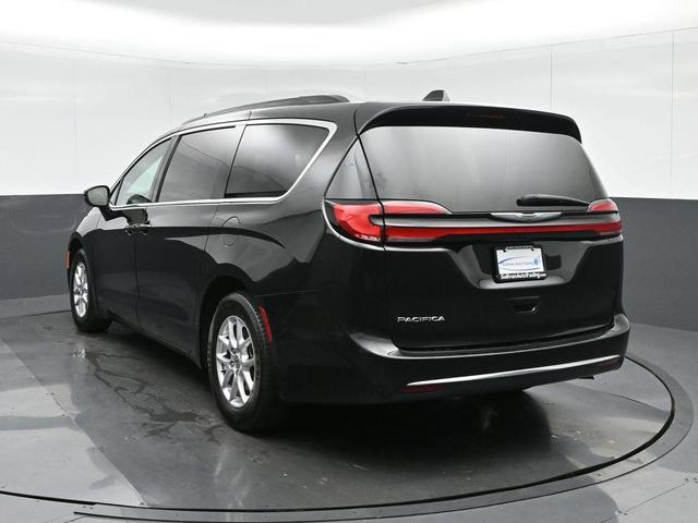 Photo of 2022 Brilliant Black Crystal Pearlcoat Chrysler Pacifica