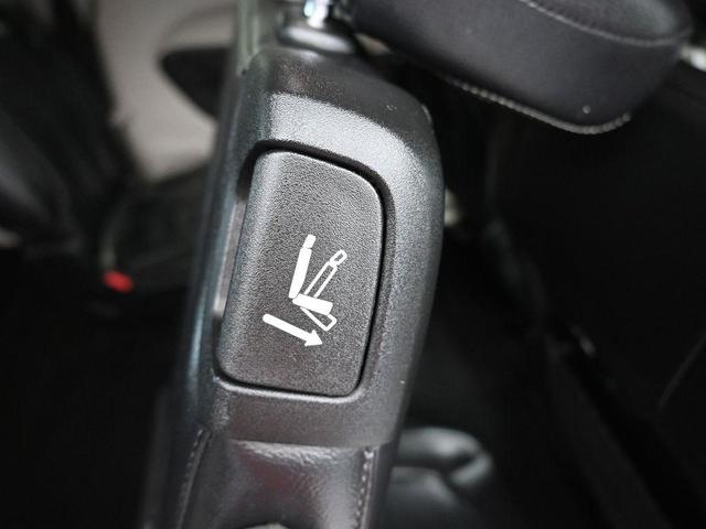 Photo of 2022 Brilliant Black Crystal Pearlcoat Chrysler Pacifica