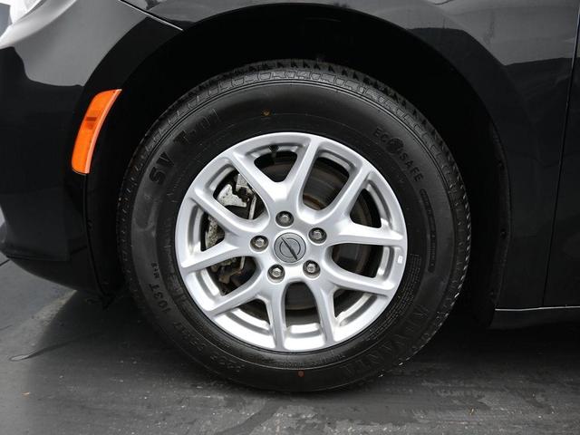 Photo of 2022 Brilliant Black Crystal Pearlcoat Chrysler Pacifica