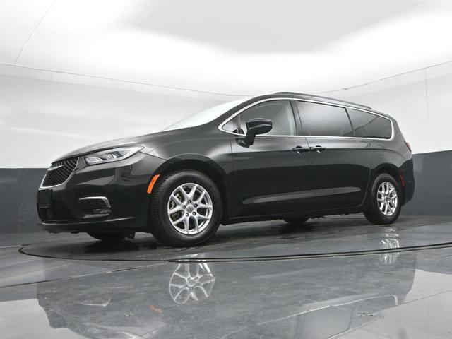 Photo of 2022 Brilliant Black Crystal Pearlcoat Chrysler Pacifica