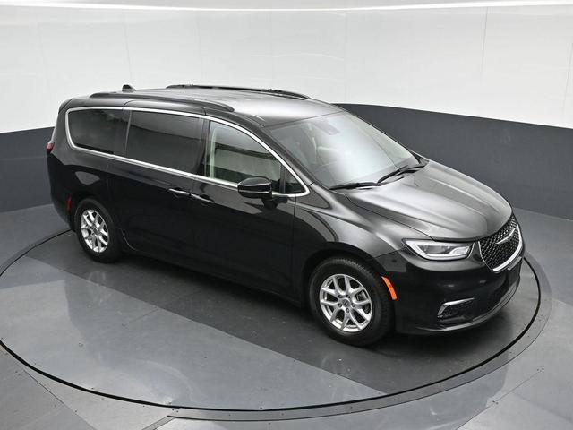 Photo of 2022 Brilliant Black Crystal Pearlcoat Chrysler Pacifica