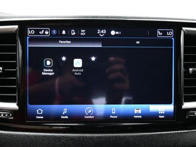 Photo of 2022 Brilliant Black Crystal Pearlcoat Chrysler Pacifica