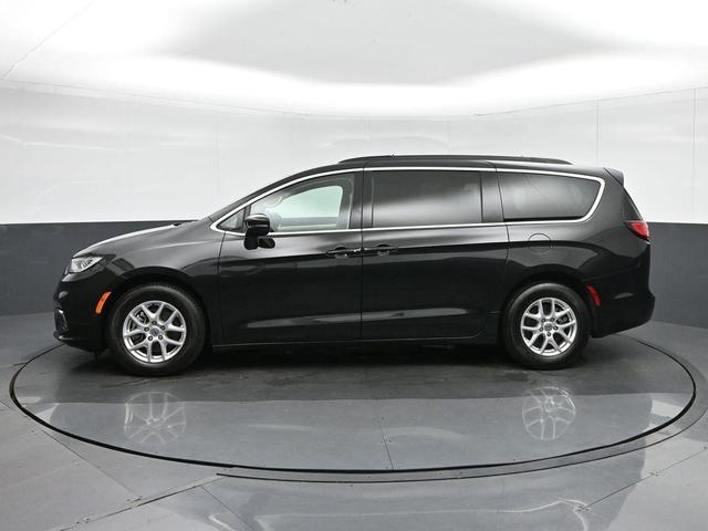 Photo of 2022 Brilliant Black Crystal Pearlcoat Chrysler Pacifica