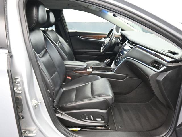 Photo of 2017 Radiant Silver Metallic Cadillac XTS