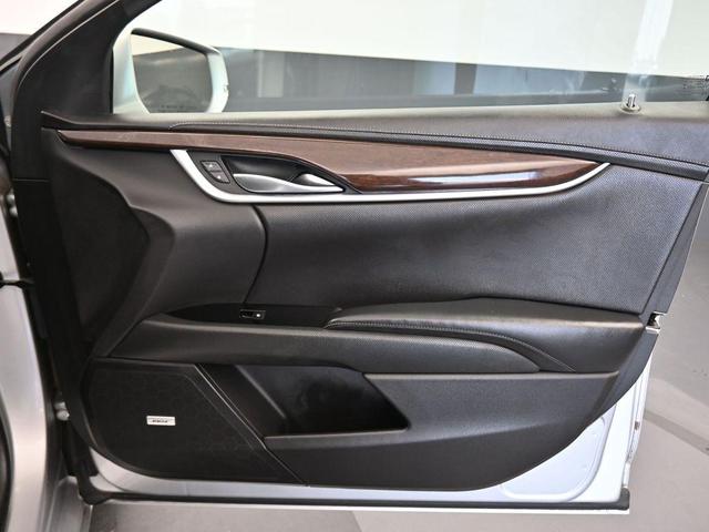 Photo of 2017 Radiant Silver Metallic Cadillac XTS