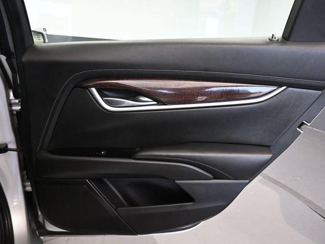Photo of 2017 Radiant Silver Metallic Cadillac XTS