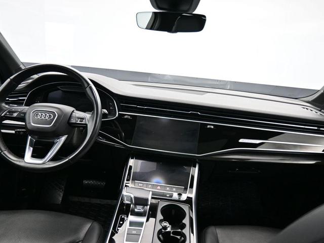 Photo of 2022 Silver Metallic Audi Q7