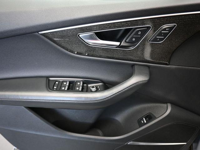 Photo of 2022 Silver Metallic Audi Q7