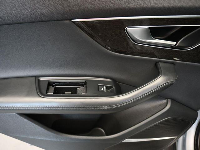 Photo of 2022 Silver Metallic Audi Q7