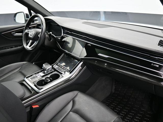 Photo of 2022 Silver Metallic Audi Q7